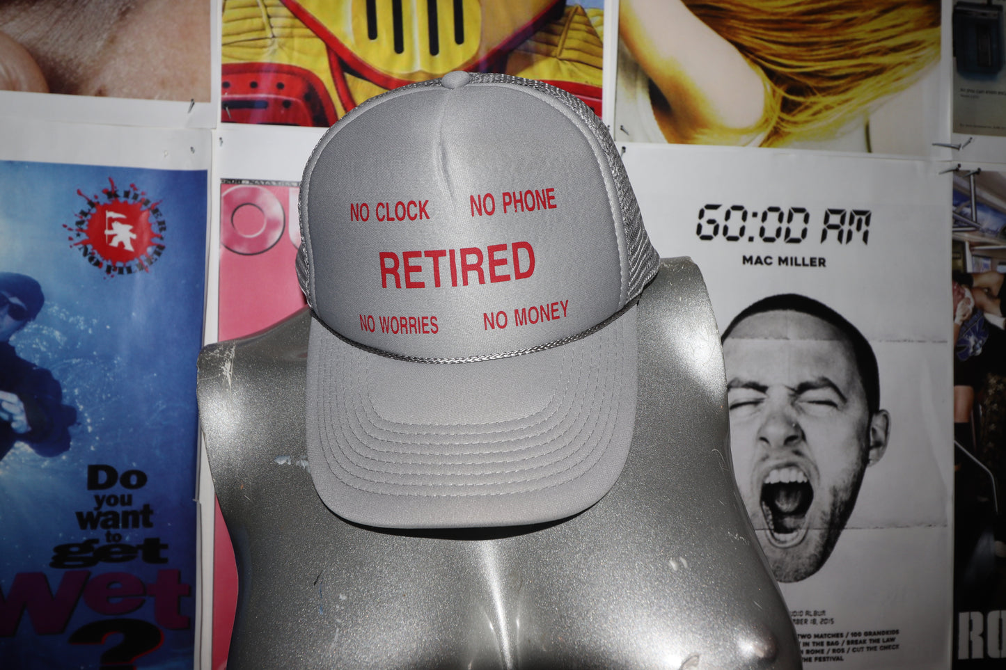 NO CLOCK NO PHONE NO WORRIES NO MONEY HAT <3